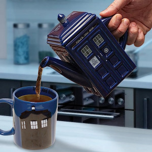 Random 100 Gifts for Movie Lovers Doctor Who Tardis Tea Pot