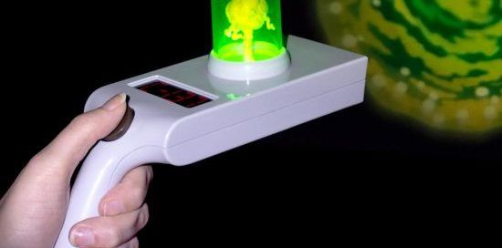 RICK AND MORTY LIGHT-UP PORTAL GUN - TV and Film stuff